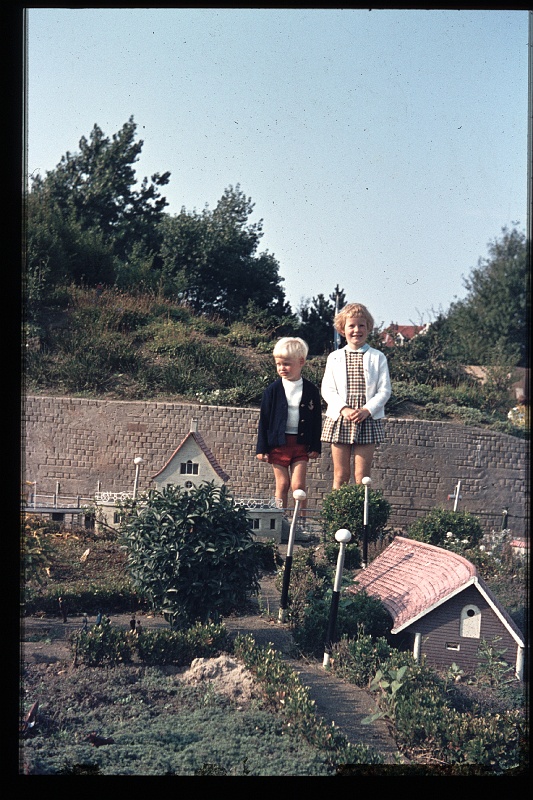 27.Madurodam okt 1968 Marion,Peter.JPG